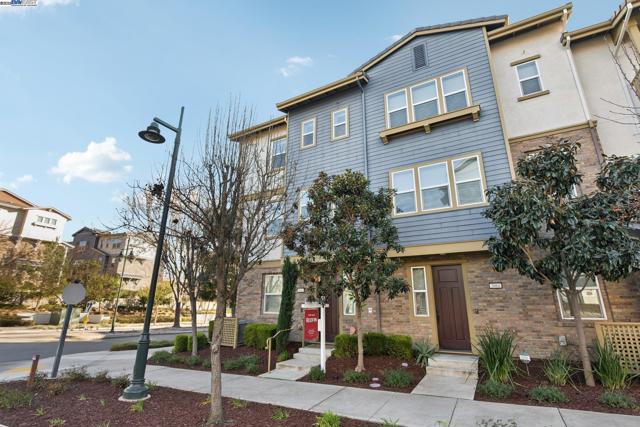 Image 3 of 53 For 3062 Maguire Way