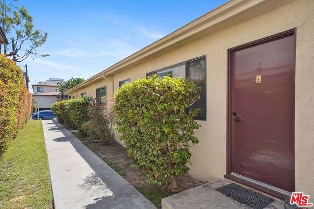1635 Colby Avenue, Los Angeles CA: https://media.crmls.org/mediaz/b9b6dc60-c426-4f70-a2a1-9378a9ef5b5e.jpg