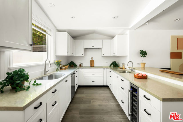 508 GLEN Trail, Topanga CA: https://media.crmls.org/mediaz/b9b70fc6-1637-4305-a526-3c7db6de3521.jpg