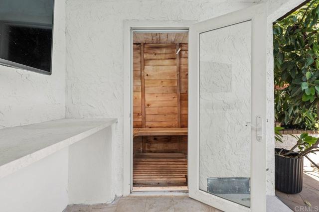 4814 Refugio Avenue, Carlsbad CA: https://media.crmls.org/mediaz/b9b73a6e-8134-4110-95e1-9e90b5399b73.jpg