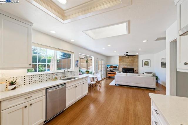 5720 San Juan Way, Pleasanton CA: https://media.crmls.org/mediaz/b9b7767b-ae02-4717-8f07-8353fb460a7e.jpg