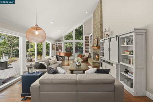 24 Ray Ct, Alamo CA: https://media.crmls.org/mediaz/b9b78f3a-f093-40a7-8533-3dd7c4d233a7.jpg
