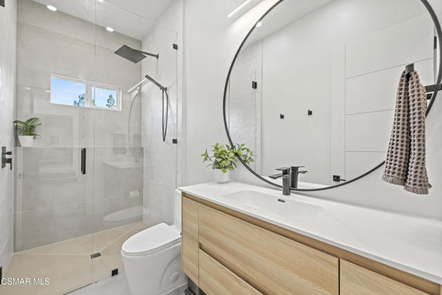 911 Vivian Circle, Newbury Park CA: https://media.crmls.org/mediaz/b9b7a4e9-231b-4ac2-96d4-8d220e9662c5.jpg