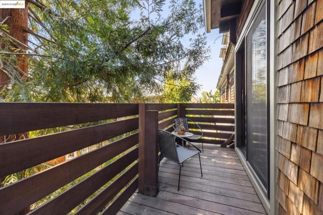 2633 Benvenue, Berkeley CA: https://media.crmls.org/mediaz/b9b883f6-37a3-4111-b86f-d18e270d48eb.jpg