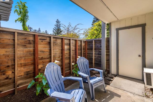4081 Clayton Rd, Concord CA: https://media.crmls.org/mediaz/b9b8895d-de1b-49c8-813a-6a77d0a81053.jpg