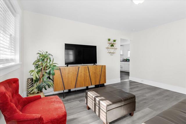 323 Rutland, San Jose CA: https://media.crmls.org/mediaz/b9b8a3ee-c7ef-4651-b55a-2f3659c1718c.jpg