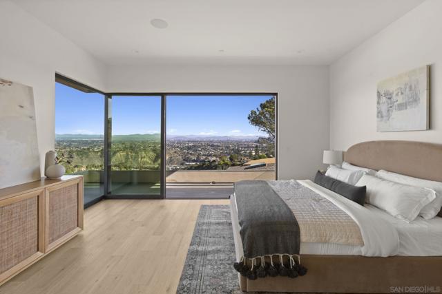 2448 Sagebrush Ct, La Jolla CA: https://media.crmls.org/mediaz/b9b8a852-a234-4b2f-98de-da178d7cb251.jpg