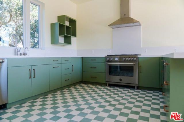 27349 Old Chimney Road, Malibu CA: https://media.crmls.org/mediaz/b9b8b2dc-3384-4fb7-b620-7ce34de93b22.jpg