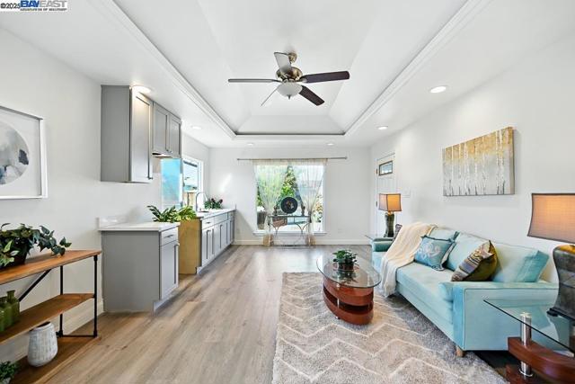 3419 Del Valle Cir, San Leandro CA: https://media.crmls.org/mediaz/b9b8ddf4-127a-4211-a751-40f9bb57758d.jpg