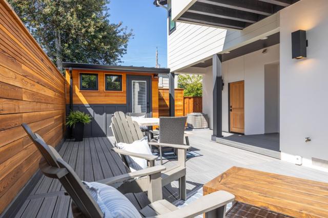 461 6th Avenue, Santa Cruz CA: https://media.crmls.org/mediaz/b9b97cb0-13b9-4a9b-b559-fe57fa0765fa.jpg