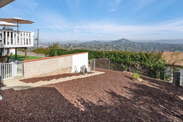 4258 Summit Drive, La Mesa CA: https://media.crmls.org/mediaz/b9b98bc2-1d12-47da-8101-de7d2040e9b9.jpg