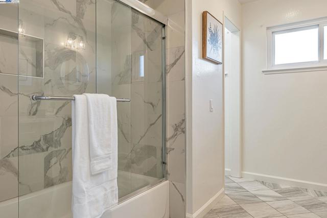 947 Crane Ave, Foster City CA: https://media.crmls.org/mediaz/b9b9dcc2-8e5a-4872-88d6-7d38be93fad3.jpg