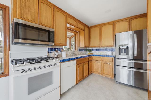 Detail Gallery Image 4 of 55 For 3861 Grandview Pl, Bonita,  CA 91902 - 4 Beds | 3 Baths