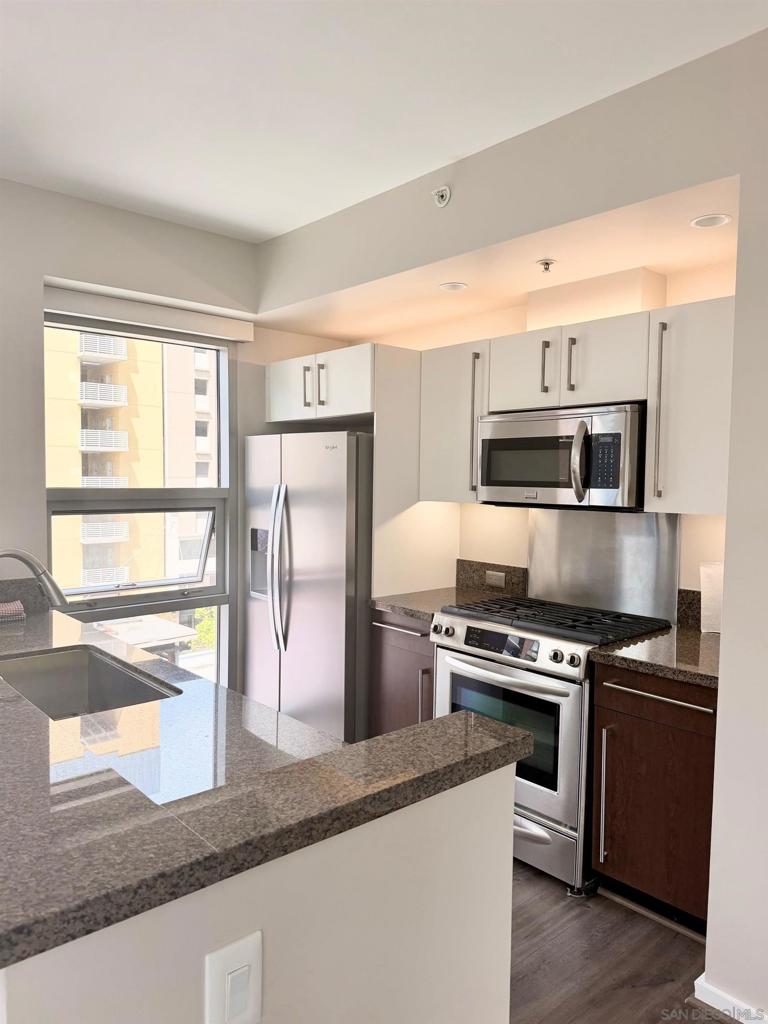 321 10th Ave ##502 - photo 3