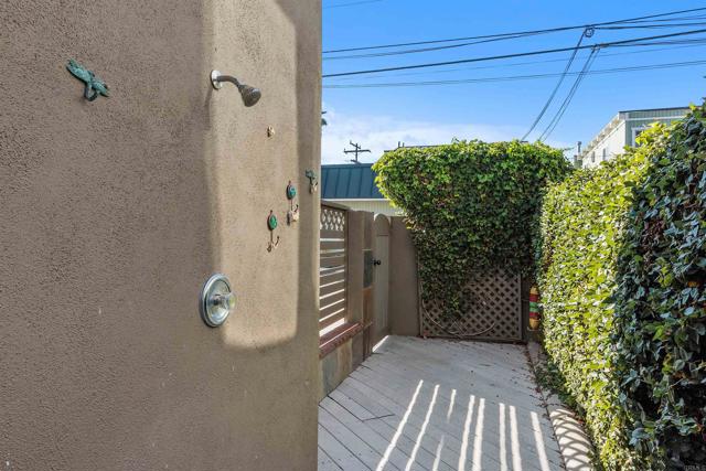 Detail Gallery Image 21 of 32 For 458 3rd St, Encinitas,  CA 92024 - 3 Beds | 3 Baths