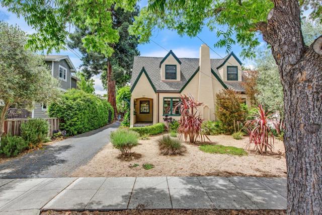 329 Pope Street, Menlo Park CA: https://media.crmls.org/mediaz/b9bb9527-cf84-48ad-8a8b-64afc0cef467.jpg