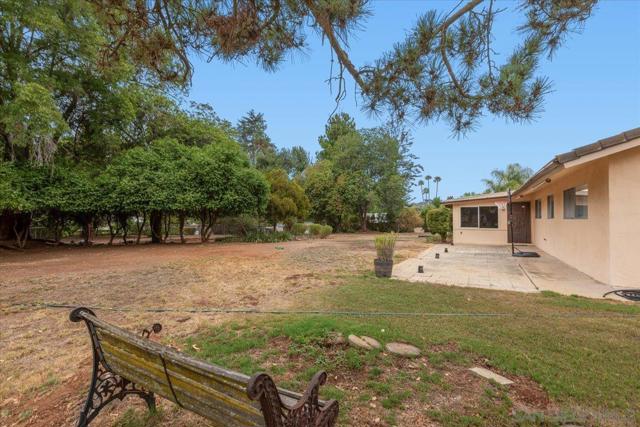 13128 Via Del Toro, Poway CA: https://media.crmls.org/mediaz/b9bb98ea-f6c7-4883-b4ca-5ebdb86f9559.jpg