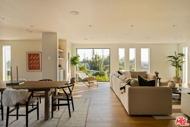 1900 Penmar Avenue, Venice CA: https://media.crmls.org/mediaz/b9bbe120-4153-42a5-8fd6-13db64843d1e.jpg