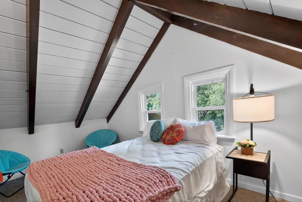 https://media.crmls.org/mediaz/b9bc2ebe-b463-4ebe-9e4f-ce62c8170424.jpg?preset=X-Large