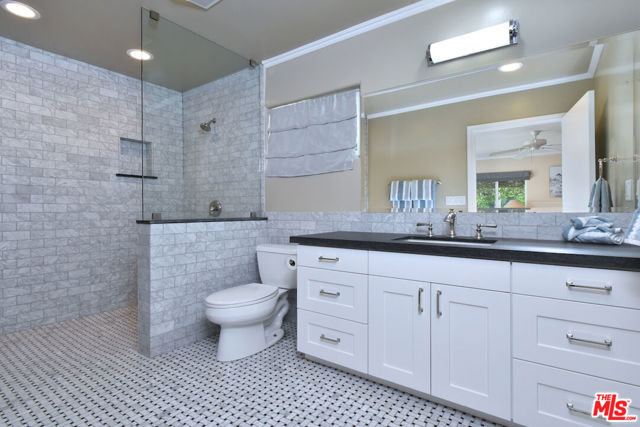 4177 KESTER Avenue, Sherman Oaks CA: https://media.crmls.org/mediaz/b9bc863d-7050-45b9-b105-0832775650e4.jpg