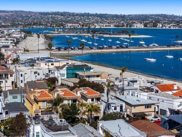 814 Kingston Ct, San Diego CA: https://media.crmls.org/mediaz/b9bd33a5-36fe-48e2-bedc-daf42166b3f1.jpg