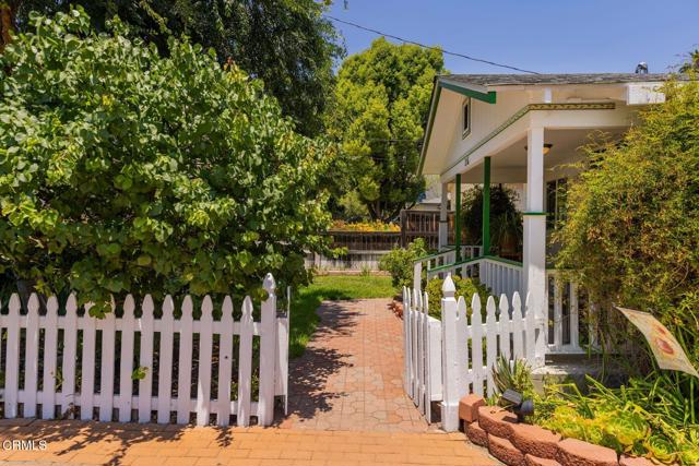216 N Fulton Street, Ojai CA: https://media.crmls.org/mediaz/b9bd6a3b-c082-4669-8d4c-050d9ed9f72d.jpg