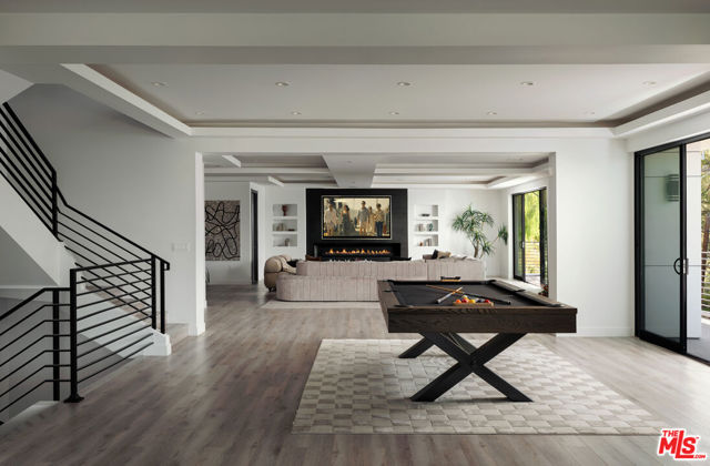 3820 Knobhill Drive, Sherman Oaks CA: https://media.crmls.org/mediaz/b9bd9c60-f4f8-4653-a4a7-c31ff9b72aef.jpg