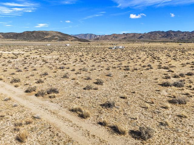 0 Sun Mesa Road, Joshua Tree CA: https://media.crmls.org/mediaz/b9bda072-af80-4981-b999-0587acd09d1b.jpg
