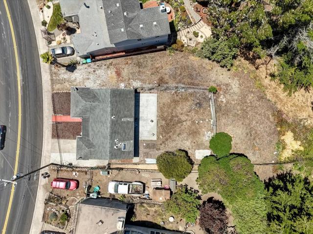 331 Manor Drive, Pacifica CA: https://media.crmls.org/mediaz/b9bda5ad-8a7b-4618-902a-cc6ef2dec366.jpg