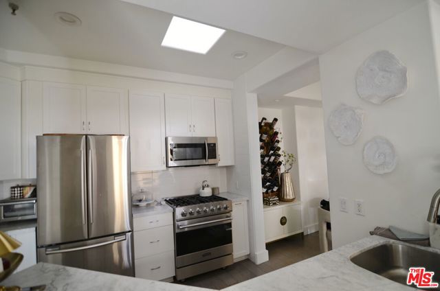 5703 Laurel Canyon Boulevard, Valley Village CA: https://media.crmls.org/mediaz/b9bdc711-c113-4e12-8595-8546525aedb0.jpg