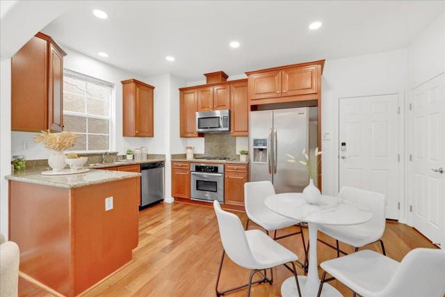 541 Ravenna Way, Hayward CA: https://media.crmls.org/mediaz/b9bde0dc-5c08-4cb6-9f65-f7c7e12b06d0.jpg
