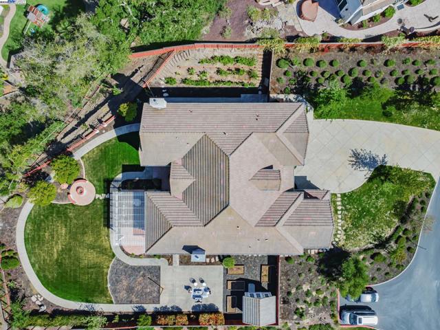 548 Wycombe Ct, San Ramon CA: https://media.crmls.org/mediaz/b9be3086-9daa-42ae-a6fd-865cbdd3d5e5.jpg