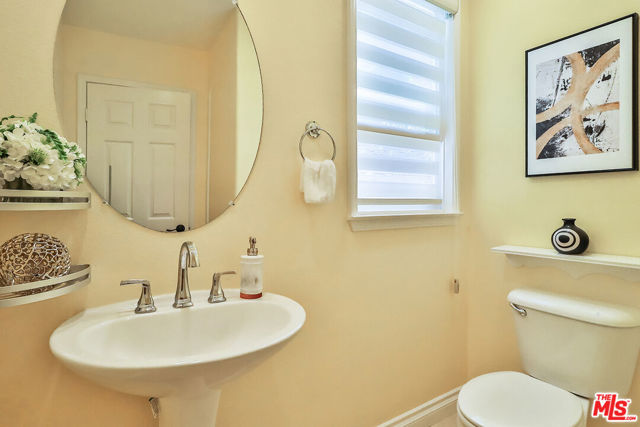 2857 Limestone Drive, Thousand Oaks CA: https://media.crmls.org/mediaz/b9be7cba-5a40-4ad5-8e3e-57dcd0394068.jpg