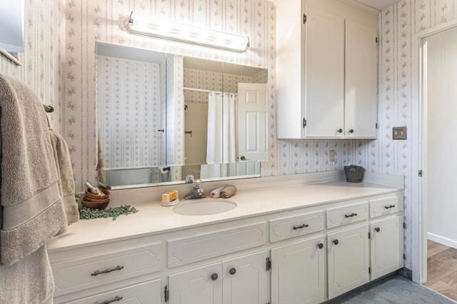 690 Ridgemark Drive, Hollister CA: https://media.crmls.org/mediaz/b9bee6ea-6201-46ef-85ba-d682d1a39b07.jpg