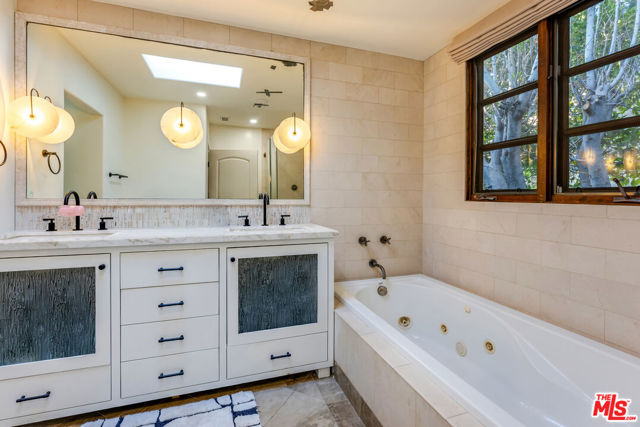 338 Westbourne Drive, West Hollywood CA: https://media.crmls.org/mediaz/b9bf28e3-4b78-4528-86d5-61e0096cc1ca.jpg