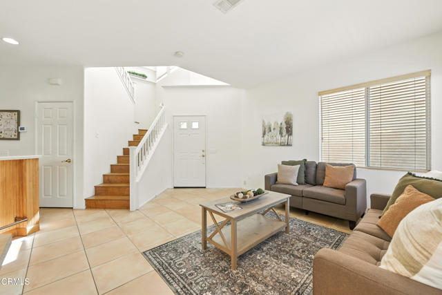 1529 La Verada Court, Camarillo CA: https://media.crmls.org/mediaz/b9bf5493-a3cc-4dd7-bc5d-fee9a6bd6043.jpg