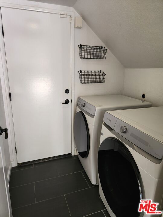 6415 Bradley Place, Los Angeles CA: https://media.crmls.org/mediaz/b9c04320-aadd-4b33-bd0f-f7ce24774f0b.jpg