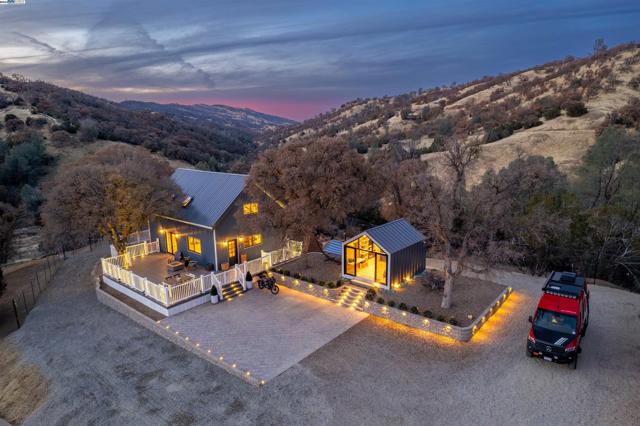 21000 Mines Rd., Livermore CA: https://media.crmls.org/mediaz/b9c0f472-202a-4c33-be90-21502d915359.jpg