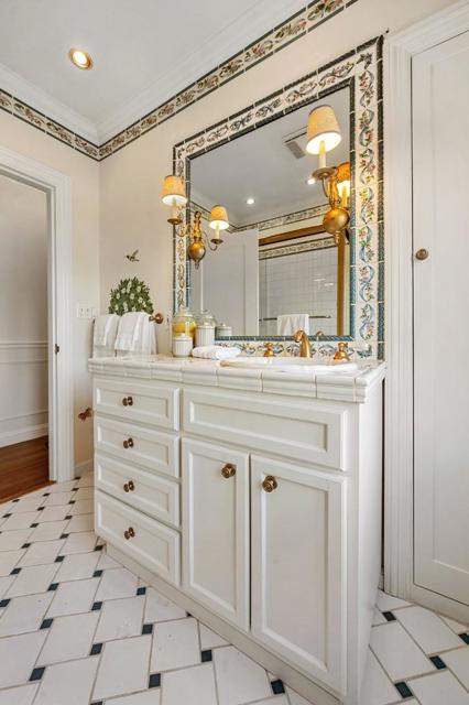 526 W Poplar Avenue, San Mateo CA: https://media.crmls.org/mediaz/b9c11403-aa84-4417-8332-987b2870cdb3.jpg