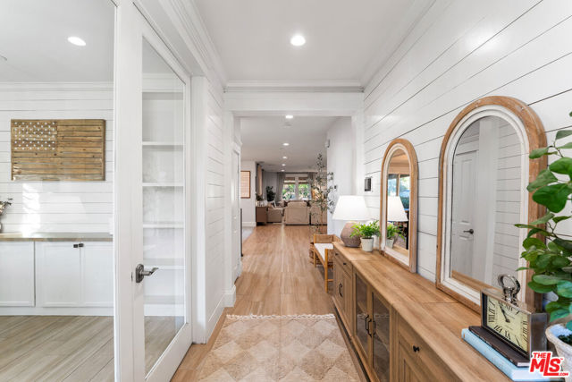 22499 Leaf Spring Court, Santa Clarita CA: https://media.crmls.org/mediaz/b9c15019-a34b-4b89-81cb-d5f0b06a60b7.jpg