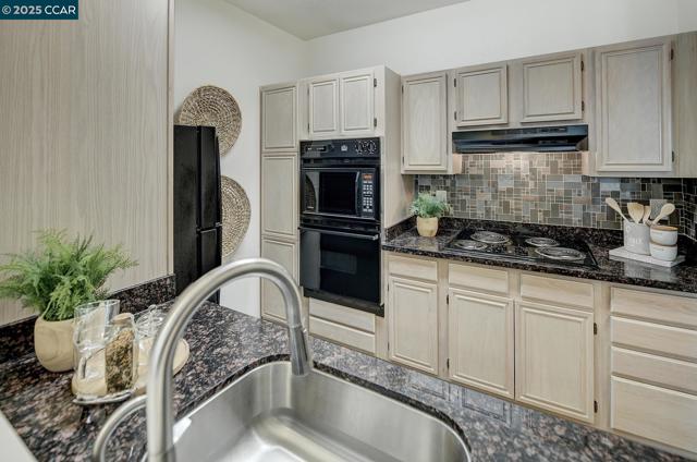 1860 Tice Creek, Walnut Creek CA: https://media.crmls.org/mediaz/b9c1b57b-7448-47b3-8965-38d4c6700c54.jpg