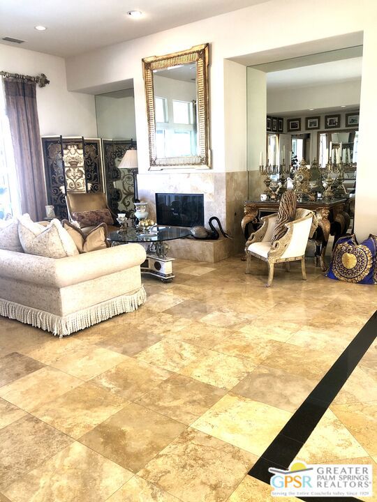 18 Calais Circle, Rancho Mirage CA: https://media.crmls.org/mediaz/b9c23dc8-4e3b-4344-8c62-50b1fc63b7ce.jpg