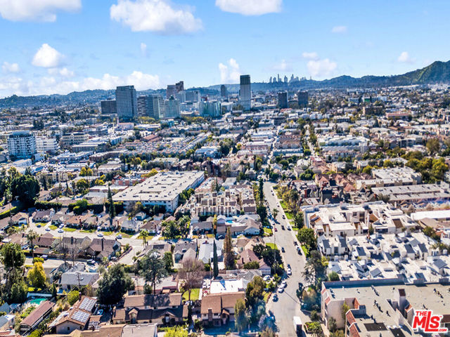 1325 Valley View Road, Glendale CA: https://media.crmls.org/mediaz/b9c248b8-fc8c-4c61-9f1a-2df5a4bff982.jpg