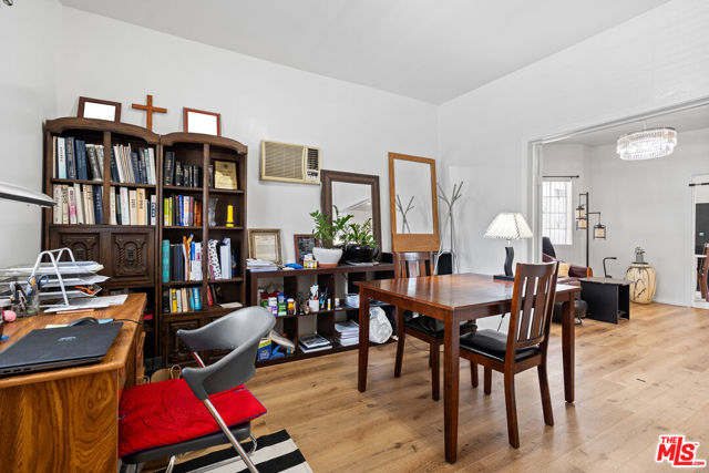 2963 San Marino Street, Los Angeles CA: https://media.crmls.org/mediaz/b9c27aef-17bd-45cc-963c-6e85b81790e4.jpg
