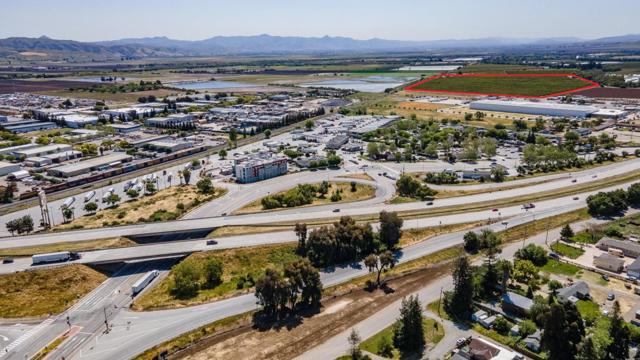 275 Bolsa Road, Gilroy CA: https://media.crmls.org/mediaz/b9c2de70-9526-4c04-9db1-ef9a6f81e83e.jpg