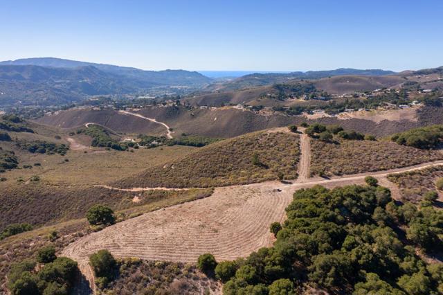 10190 Calle De Robles, Carmel CA: https://media.crmls.org/mediaz/b9c3c997-1847-46e5-953a-f09b826820a9.jpg