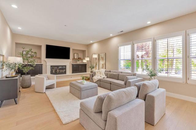 2892 Birkdale Court, Gilroy CA: https://media.crmls.org/mediaz/b9c3da3c-d0eb-4375-8349-3f62394bc240.jpg