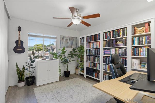 10180 Palm Glen Dr, Santee CA: https://media.crmls.org/mediaz/b9c4294a-2b21-44a5-af27-35a5887f65e1.jpg