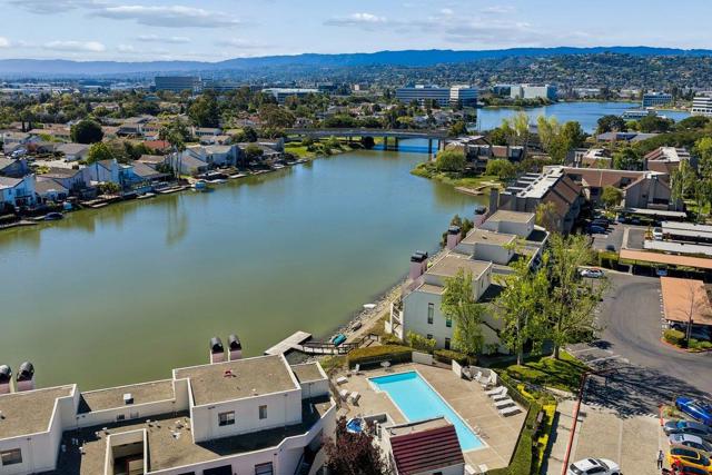 234 Shorebird Circle, Redwood City CA: https://media.crmls.org/mediaz/b9c42f5a-1f34-4e46-8a06-9629804b36a6.jpg