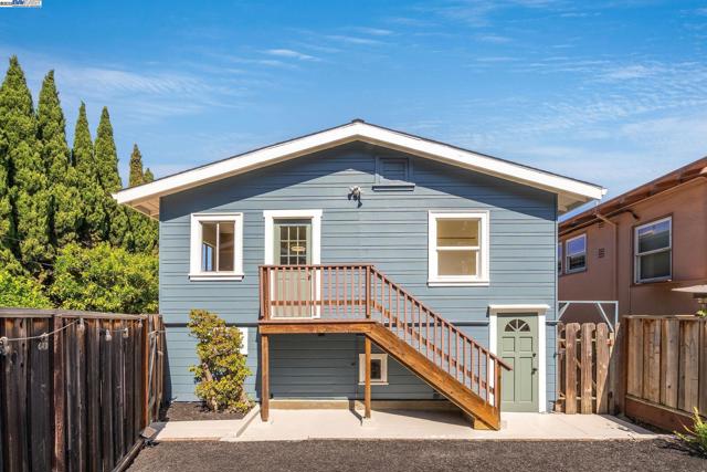 5731 Hermann St, Oakland CA: https://media.crmls.org/mediaz/b9c46061-cd74-45f4-a7a3-bd55ccfc079f.jpg